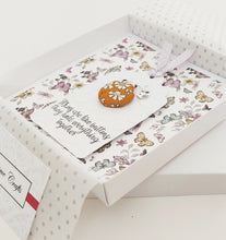 Load image into Gallery viewer, Mother's Day Greeting Card and Necklace Gift Set.