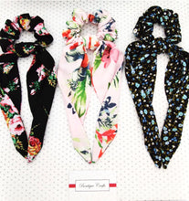 Load image into Gallery viewer, Scrunchie scarf