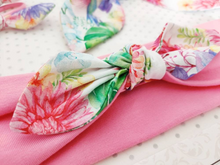 Load image into Gallery viewer, Mummy and Me Headband Matching Set - Including Bow Scrunchie, Hair Bow Ties, Bow Headband - Humming Bird Floral - BoutiqueCrafts
