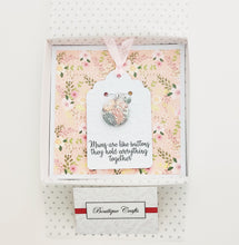Load image into Gallery viewer, Mother&#39;s Day Greeting Card and Necklace Gift Set.
