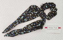 Load image into Gallery viewer, Scrunchie scarf
